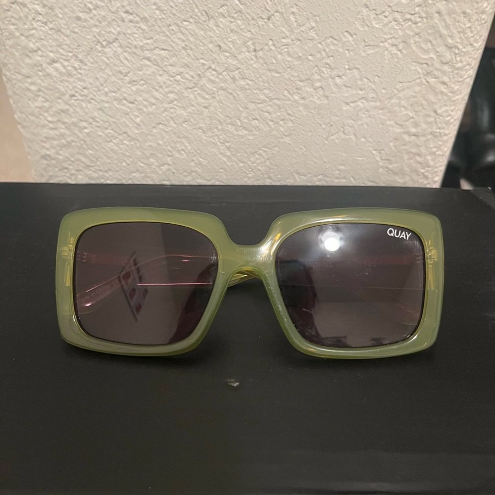 Quay Green Square Sunglasses